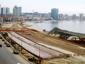 Des canaux d'assainissement des eaux usées ont été construits dans le cadre de la rénovation de la Marginale à Luanda